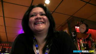 Նա պատրաստվում է անել մի փորձություն վրա девичник, ջերմացնում է ընկերուհու հարսը եւ հաճախ փոշոտ