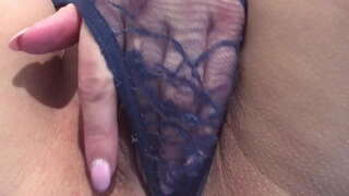 Анын киска муктаж члене ичинде. Ири планы