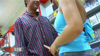 Bata, babe, Sonia Manrique na may natural na suso mahirap fucked sa asno sa video club Bata, babe, Sonia Manrique na may natural na suso mahirap fucked sa asno sa video club