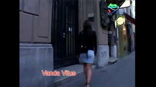 Bruneta krása Sarah Blue s přírodní prsa jezdí penis ve všech polohách