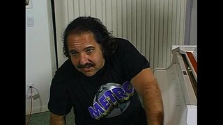 Metro - Ron Jeremy Venice Beach - სცენა 4