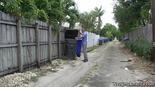 Алисса Линн трахается бірімен ұлын ашық ауада