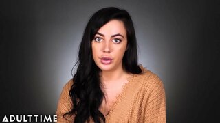 Oto jak Ona Lubi się Masturbować.