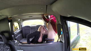 Fals Taxi Nadó Calent Holly Petó Diferencials de les Cames i Xupa la Polla Fals Taxi Nadó Calent Holly Petó Diferencials de les Cames i Xupa la Polla